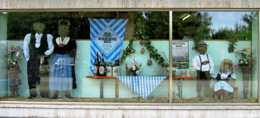 Das Schaufenster beim Getränkemarkt Waldherr